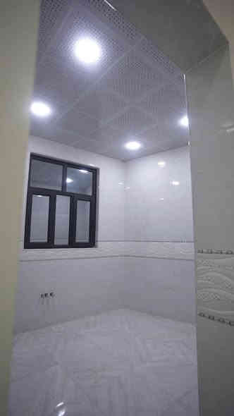 بيت للبيع 
المساحة 250م طابقين
الموقع ركن في الزون الثاني 
يحتوي على 6 غرف نوم 
4 مجاميع صحية 
بيع مستعجل 
التفاصيل من خلال الاتصال بالرقم
*********** في مجمع السلام
