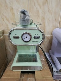 ماكينة قهوة • شبه جديد • ملحقات كاملة