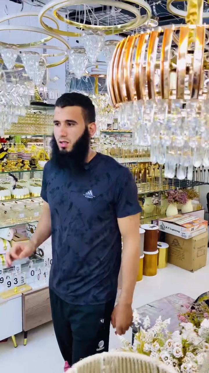 رجعنا تاني وبقوة🔥😉💪🏻
اكبر تشكيلات من النجف الكريستال والدلايات الليد✨♥️
كل الجديد عندنا ب فضل الله ف جاليري الشافعي
 #الشافعي_للنجف_والانتيكات  #نجف #ديكور #براويز #ساعات_حائط #فاقوس #تحف #


**إذا كنت صاحب هذا الإعلان وتريد حذفه لأي سبب، رجاءا أرسل رسالة إلى الدعم الفني**