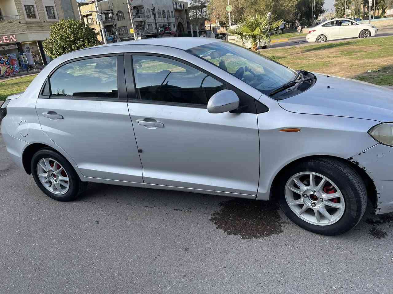 السلام عليكم للبيع شيري فلاوين موديل ١٣ السياره كفاله عامه من صبغ وضربه وكير ومكينه مكفوله كفاله عامه السياره بيهه طخه صغيره بلباب الوره السايق والبنيد واضحات بلصور السياره ماشيه ٥٣ حقيقي كهربائيات كلهه شغاله شاشه كامره حساسات بدون اي جطل تخم تاير صدر جديد باتري جديد جاهزه من كلشي والسياره احله من الصور وتجي وتشوف بعينك مكاني بغداد الاعظميه عارضهه ب ٤٧ للاتصال *********** السياره بااسمي هزه جديده ارقام انكليزي سنويه بعدهه منافذه
