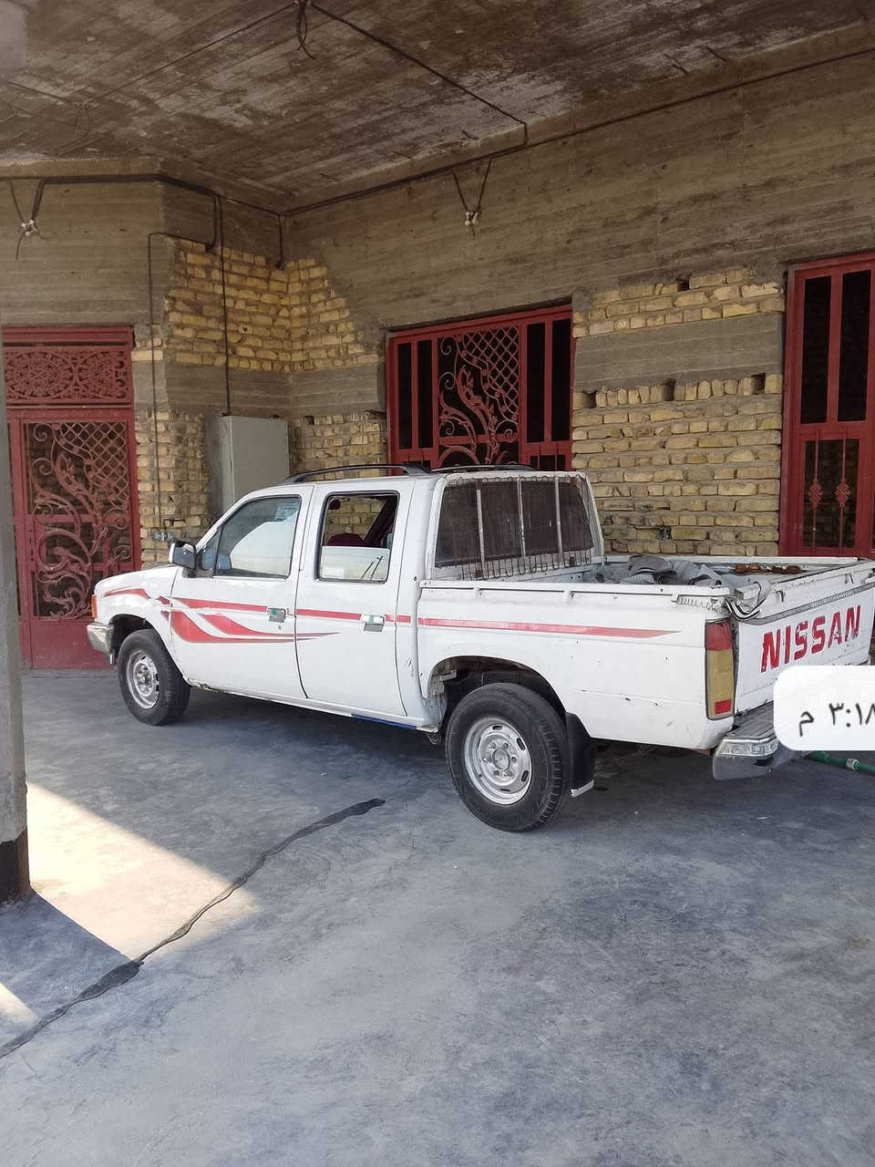 سلام عليكم بيكم للبيع نيسان موديل ٨٨ رقم بغداد نكليزي سنويه 2029 دواخل نضيفه سياره مثل ما واضح بل صور الاستفسار اكثر ع الرقم ***********
