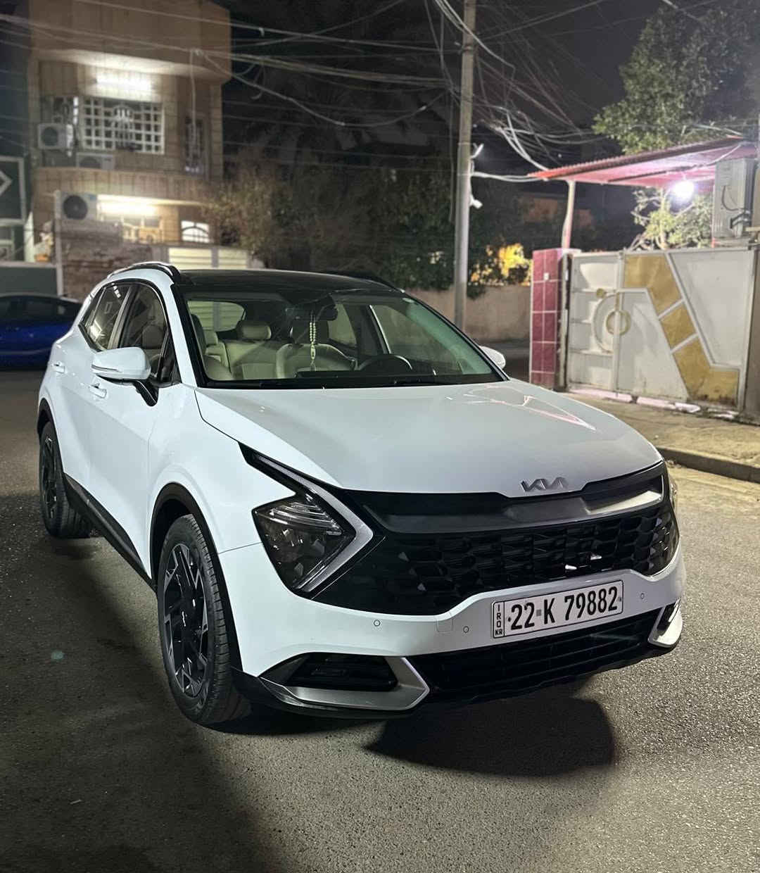 من رخصة الادمنية.   كيا سبورتج موديل 2023خليجي  وكالة نيم أم الضمان ضمان شركة نم خمس سنوات او 100 الف كيلو رقم اربيل الجديد محرك 2000 دوش والسيارة مكفولة كفالة عامة والسيارة ماشية ٣٦ على وضعية الشركة 
مواصفات السيارة:
فول واحد على واحد 
بصمة ،كراسي كهرباء،شاحن واير ليس،سايد بريك بصمة،شفتات ستيرن،ثلاث تحكمات أنظمة قيادة ،دشبول ايباد ،جنطه كهرباء ،قطعتين تبريد ،كشنات ،تدفئة بالستيرن والكشنات،فتحة سقف بنوراما ،حساس خلفي امامي،رادار جانبي ،نقطة عمياء،لد امامي لد خلف 
وبعد بيها مواصفات اكثر .
مكاني شهداء البياع او حي الاعلام
والسعر 22500 يعني 225 ورقة للأي
للاستفسار سيف ***********  السيارة مكفولة كفالة عامة من كلشي
