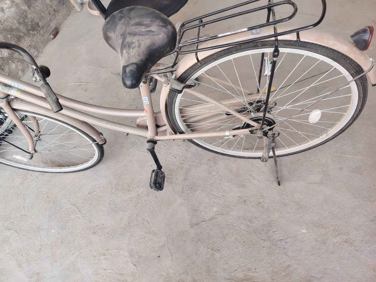 سلام عليكم
باسكل BDمل خزن يعني بترابه جديد لوك
موديل 21
مختم كامل السعر النهائي 130
روح اسال عليه مستخدم 150مكاني الهاشميه 
التواصل ***********
