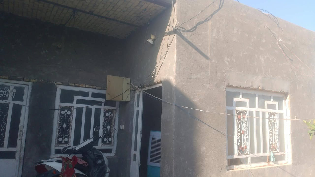 السلام عليكم...دار للبيع...بيع مستعجل لظروف خاصه... طابو زراعي سند 25...العنوان الحمزة الغربي طريق المعارة بفرع حسينيه العويسات قريب على. سيد جواد االعناوي ..يبعد عن الشارع العام 250م موقع مميز...مساحه البيت 180م يتكون البيت من استقبال وغرفه ومطبخ وصاله.
السعر 28 وبي مجال.ماكو هيج سعر .ارخص بيت بالمعارة. بسعر قطعه ... يفيد أصحاب الدخل المحدود والمستثمرين...للشراء تفضل خاص او اتصل بالرقم *********** واتساب
