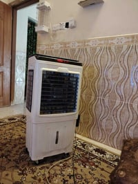 مبردة كهرباء • شحن ٤ ساعات • جديدة
