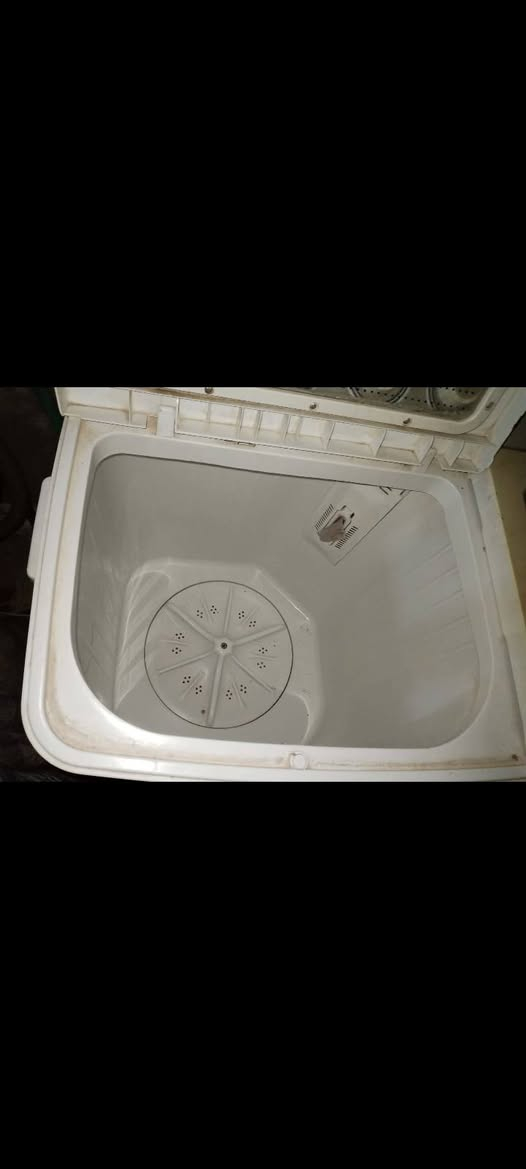 غساله للبيع مستعمله بسعر مناسب بس المنشف عطلان وعطله بسيط سعره ب٥٠ مكاني بلشاخه قريب المظخات للتواصل ***********
