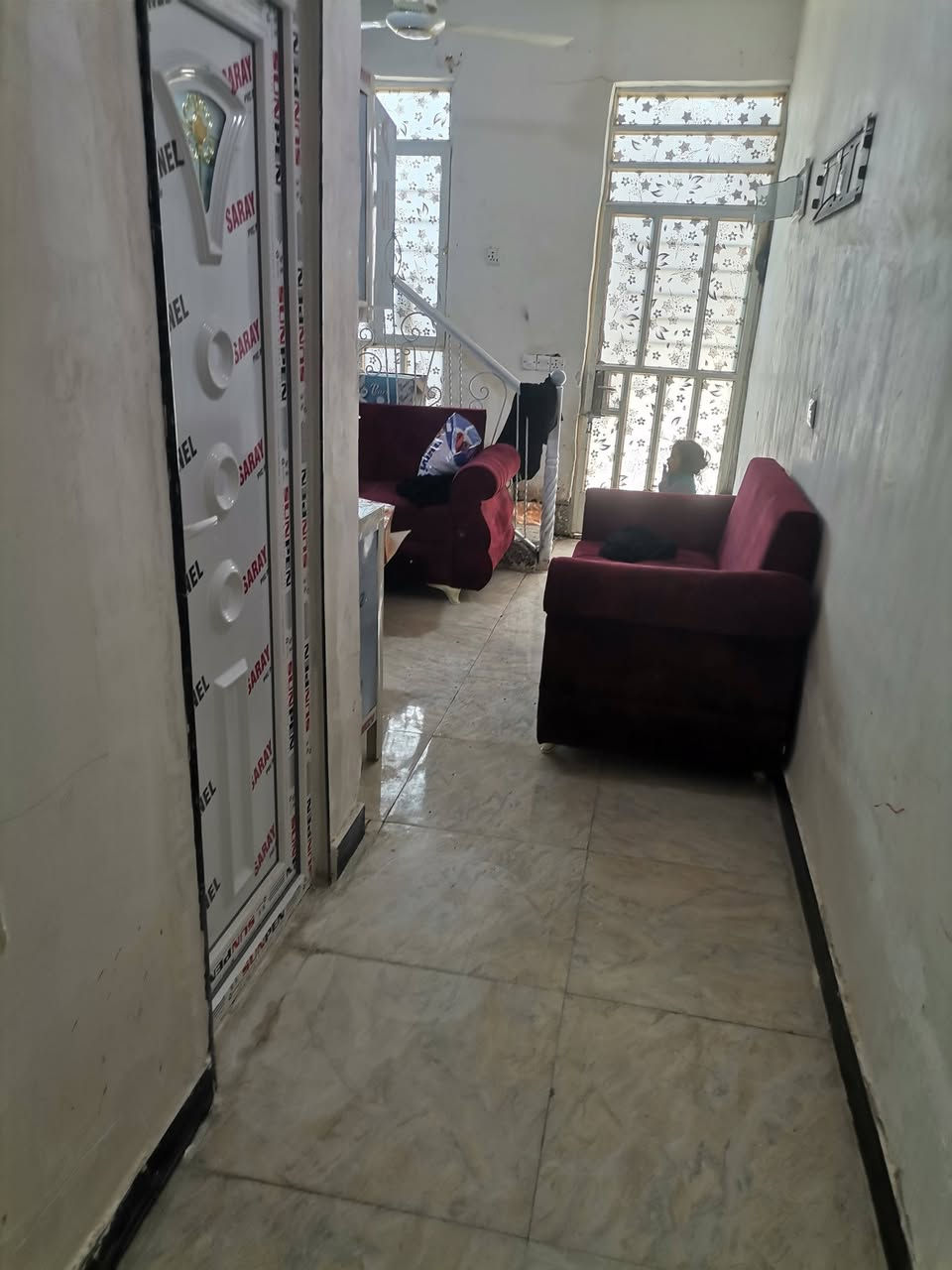 بيت للبيع مساحه البيت ١٠٠م ٥*20
الموقع الاربع شوارع خلف مول كراره فرع ١٤ متوفر في كافة الخدمات (ماء كهرباء مجاري تبليط) 
يحتوي البيت عل غرفتين وصاله + وحمام داخلي وخارجي
الاستفسار
*********** واتساب
