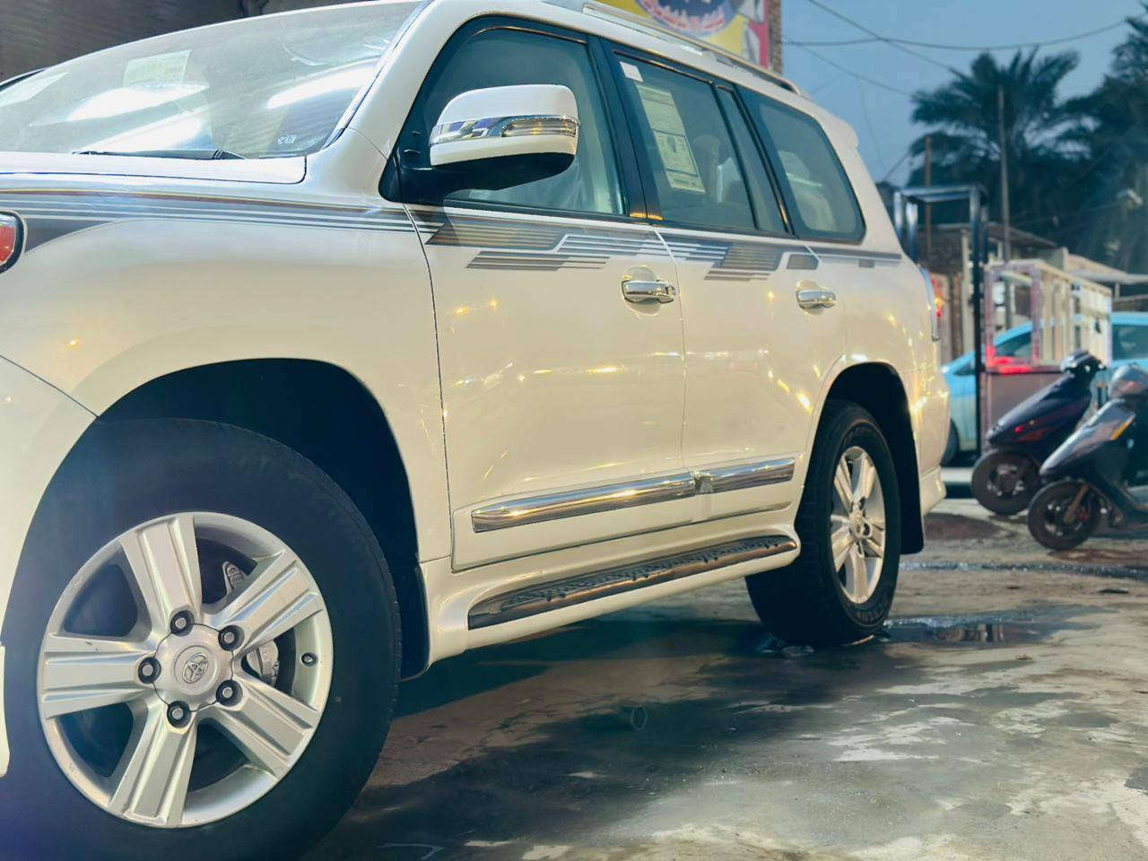 سلام عليكم لاندكروز2014 ابريم فول مواصفات مكفوله وجديده رقم بغداد بسمي تخم تاير وحداديه كله جديد محرك 6سلندر ماشيه 130 مكان ديوانيه سعره 385 وبيه مجال غير متواجد عله فيس 
                              ***********
