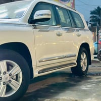 لاندكروز ٢٠١٤ • ٦ سلندر • رقم بغداد