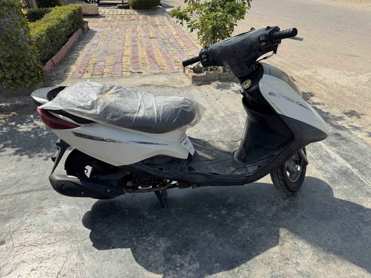 السلام عليكم دراجه بريز للبيع دراجه خير من الله مكينه ناعمه سلف هنذر لايتات كله شغال مكينه ناعمه كفرات مختمه اصليه العنوان الشعب ***********
السعر 475 بيهه مجال قليل
