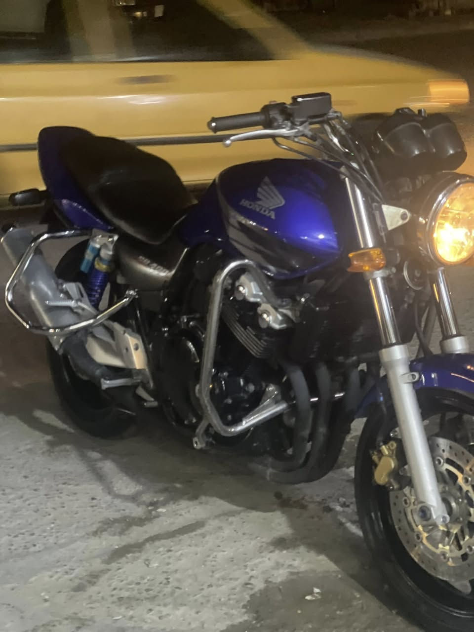 السلام عليكم دراجه للبيع سيبي فور 400تعليمي محرك مكفول مكاني العماره رقمي ***********
