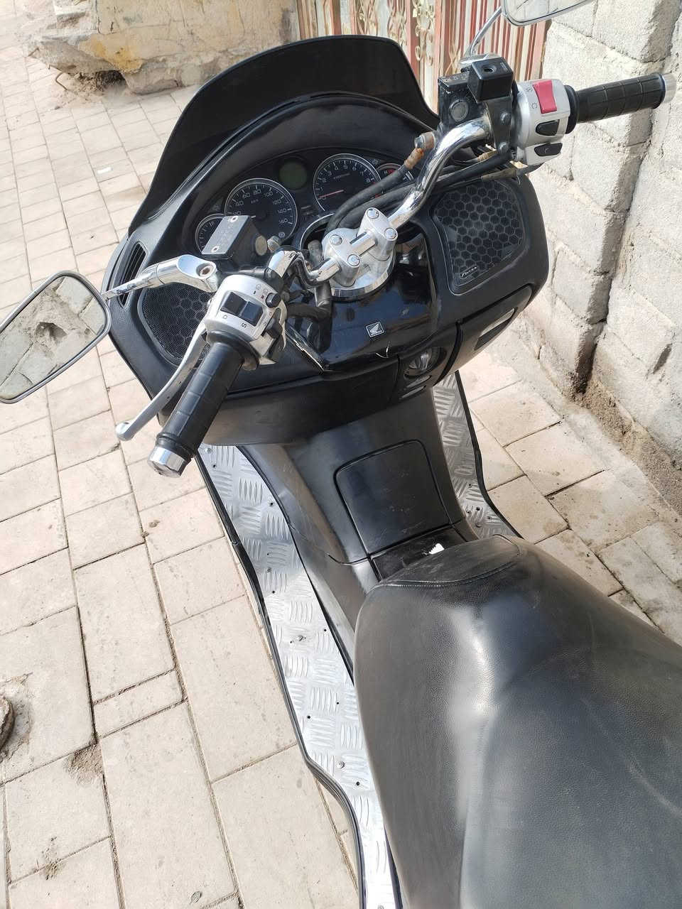 ٩.٠ للبيع مكفول كفال عامه
سعر المطلوب مليون ٣٠٠ وبيه مجال حك جيه
رقم الهاتف ***********
