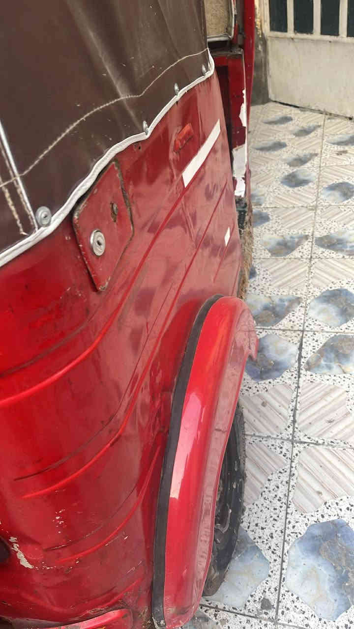 السلام عليكم 
تكتك لبيع موديل 17 مكينه خير من الله. 
بيه خياسات بل دوسه خلفيه   وبين ضربه بل صفحه 
وراق كامله  تكفلك. من سرقه  مكان واسط العزيزيه 
رقم. صاحب تكتك ***********
