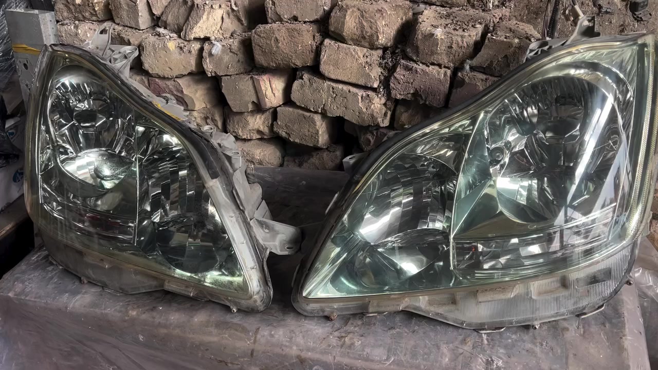 زوج لايت امامي شاهينة عادي اصلي حاوية السعر ٧٥ الف علاوي شارع ٦ واتساب ***********
