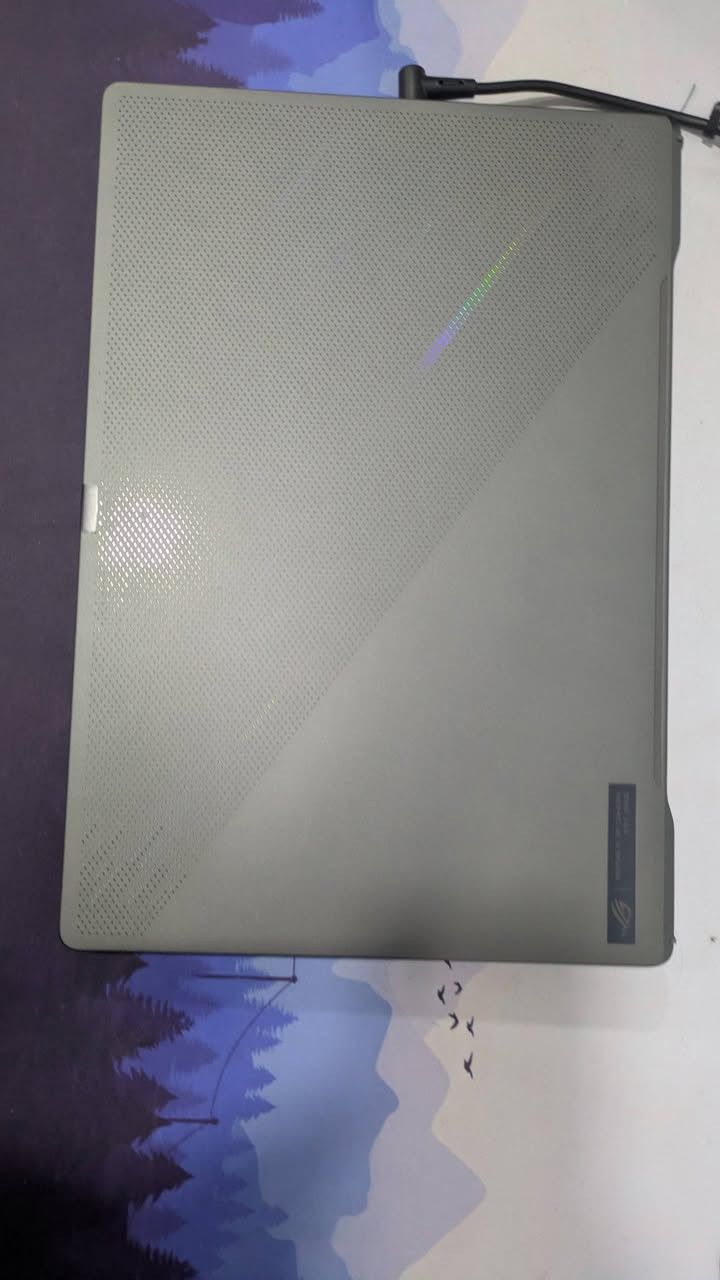 ASUS ROG Zephyrus G16 
(رجاءََ اذا مو شراي لا تدوخني ولا ادوخك)

بمليون و٨٠٠ وبيه مجال استعمال كلش قليل مكاني كركوك 

💻 Key Specs:
Processor: Intel Core i7-13620H 

Graphics: NVIDIA GeForce RTX 4070 (8GB)

RAM: 48 GB DDR4 3200MHz

Storage: 512GB NVMe M.2 SSD

Screen: 16.0-inch FHD+ (165Hz Refresh Rate)

Color: Eclipse Gray

🔌 Ports & Features:
1x Thunderbolt 4 / 1x USB-C (Supports Power Delivery)

2x USB-A ports

1x HDMI 2.1 / 1x Ethernet port

MicroSD Card Reader

RGB Backlit Keyboard

Thin, lightweight design (approx. 2.0 kg)


**إذا كنت صاحب هذا الإعلان وتريد حذفه لأي سبب، رجاءا أرسل رسالة إلى الدعم الفني**