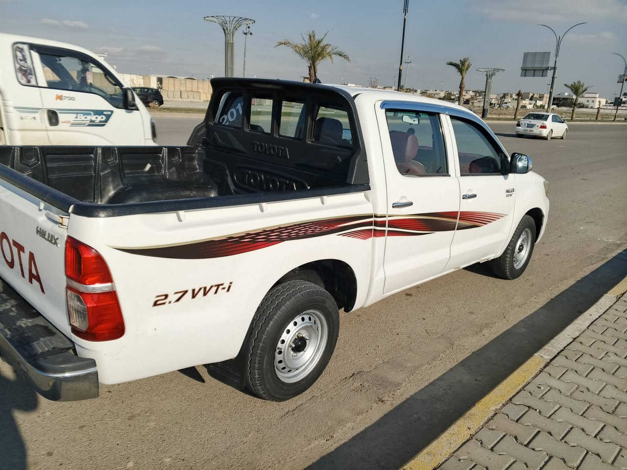 سلام عليكم للبيع تويوتا هايلوكس 
موديل 2012
بدون صبغ 
بيها تعديل بارد بلجاملع الخلفي والباب سائق 
كير ومحرك ابشرط مامفتوح 
رقمها سليمانيه 
سنويه جديد 
سعر 185 بيها مجال عنوان كركوك 
الرقم ***********
