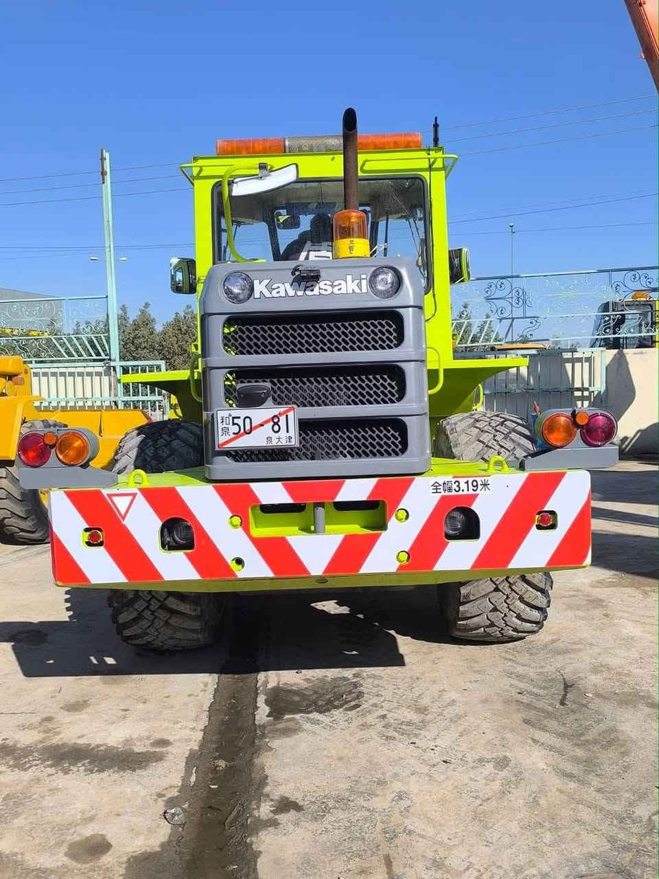 دخول جديد للعراق 🇮🇶 وارد اليابان 🇯🇵 
كاوسكي حجم 70zA دخول جديد لعراق وارد اليابان
محرك ازوزه 6 سلندر سوبر بم ونوزل مكفول كفاله عامه
تخم تاير ثلجي عداد العمل جداا قليل 4000 ساعه
حتئ كتلوكات الشركه وياه شاهد النضافه 
للاستفسار الاتصال على ***********
