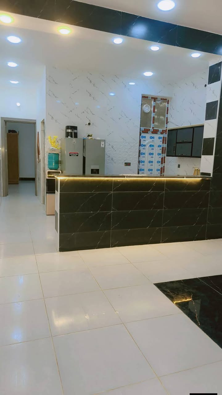 بيت للبيع بناء جديد درجه اولى مساحه 125 5×25 على شارع 20 
الزيتون الثانيه الدواجن قرب شارع كاتب عدل 
نظام كامرات سبالت نظام انترنيت ستلايت
يتكون من 3 غرف نوم. صاله. حولي. مطبخ صحيات فوك وجوة لاستفسار التوصل على الخاص او على الرقم
***********
