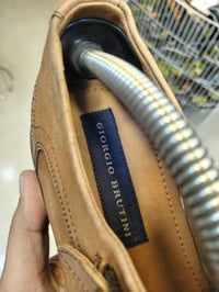 حذاء مصنوع من جلد النعام  ماركة جورجيو بروتيني  من أغلى البراندات العا...