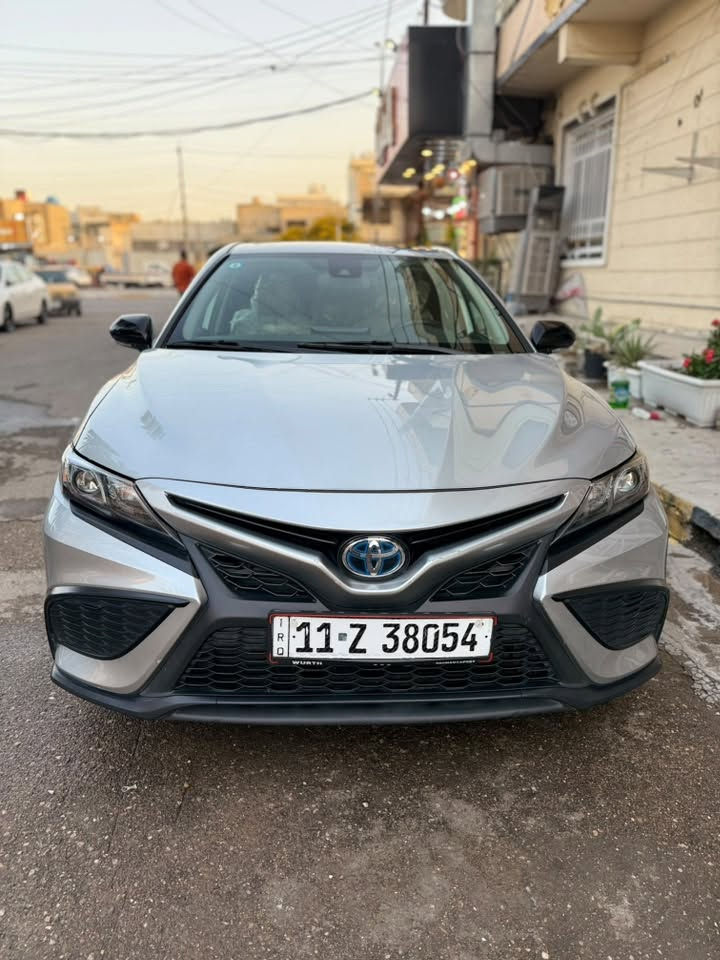السلام عليكم
‏
تويوتا كامري  Camry 2024 SE  بلاص للبيع 

***********
بجم  السيارة كبس  💯

‏‎الضرر :  جاملغ خلفي وجنطه راجع ع بارد بدون صبغ
‏‎‏Eco _  Normal _ Sport 

‏‎مواصفات :  

‏ ‎

شفتات بل ستیرن 

دبل ايكو

كشنات كهربائي 

‏‎کشنات جلد ومخمل داخل لونين 

‏‎شاشة 📺

‏‎كاميرا 📷
فتحة 
‏‎تحكمات ستيرن و تحديد سرعه 🔘🔘

رادار 🛣
لايتات زينون LED
‏‎نظام توجيه السيارة بين خطوط الطريق (تحديد مسار)
محرك ٤ اسطوانات (سلندر) هجين هايبرد 
كير ومحرك كفاله  سياره صار 8 اشهر من دخلة العراق وماشيه 54 الف ميل مكان السيارة بغداد
