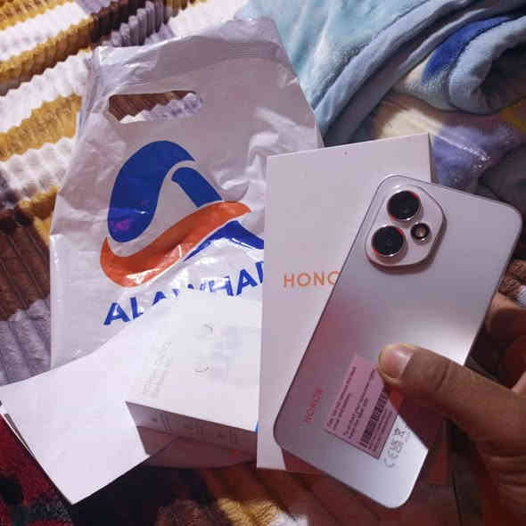 سلام عليكم جهاز هونر400 جهاز جديد كامل ملحقاته مع ايربود شركة هونر فول بالاتصال جهاز ذاكرة 256 وصل الشراء موجود استخدام قليل اقل الشهر الشراي يتصل او يدخل خاص***********
