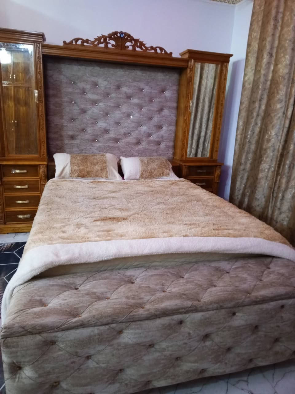 غرفة اخشاب قاطين تسكام جديده استخدام شهرين  هيه والدوشك  السعر 1750000 اويه مجال للاستفسار ***********
