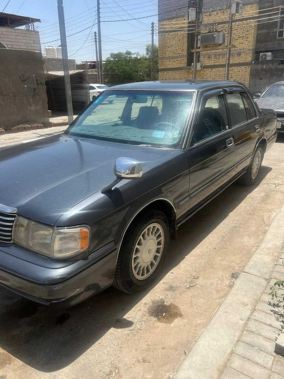 كراون ارنب موديل 1993 رصاصي رمادي السيارة بأسمي رقم انكليزي السنوية لغاية 31 تحويل ثاني يوم معمرة السيارة ومكفولة من الكص والنقل والگلبه والضربة القوية وكافة الاصوليات كير ومكينة ونجي جدد حدادية تعبانه السعر 58 العنوان البصرة القبلة وهذا رقم الحجي اتصل وتدلل 
***********
