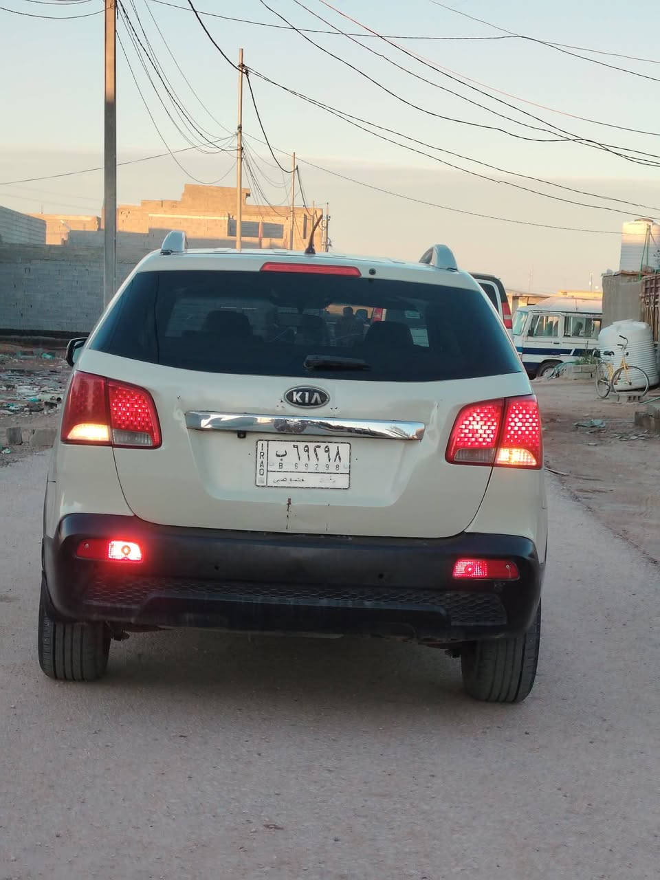 السلام عليكم للبيع كيا سورنتو موديل ٢٠١٢ وارد خليجي سياره مكينه كير حداديه تخم تاير كهربائيات شغاله تبريد ٣قطع ثلج ٧راكب نص فول شاشه جبيره حساسات مري شفط السياره جاهزه من كلشي ومال جناي غرفه جديده السياره بعدهي بالكارتون مابيه كل نقص لو برغي ماتخلي عليه سياره بيه تجيه بصيطه مصبوغه عام سعرها ١٠٥ وبيه مجال مكاني بابل الحله هذا رقمي *********** بيع فقط
