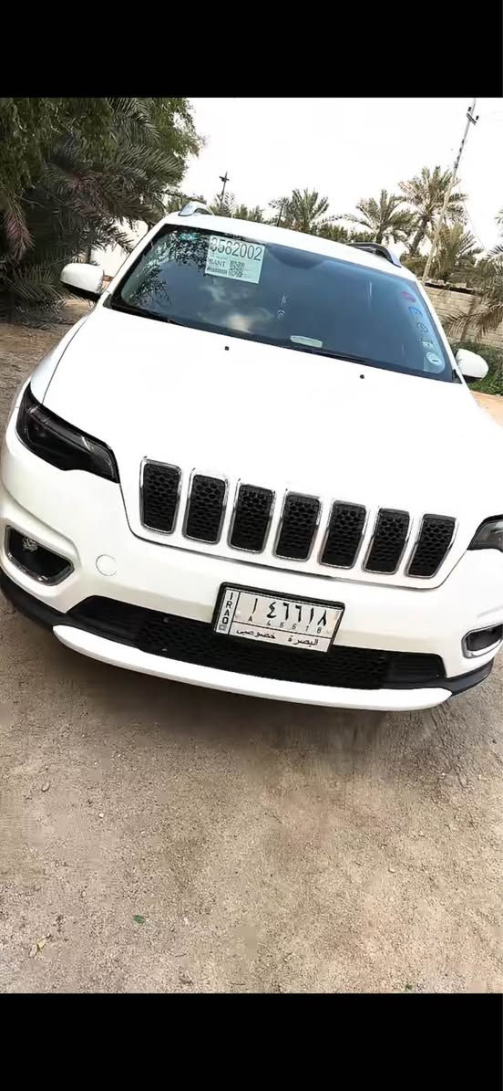 سلام عليكم.  جيب شيروكي بزون مديل 2019  سياره   صور حادثه  بدون اريباك كله سليمه موجود بل صور مال مريكه بيه بل قماره  والجاملق عكس سايق وجاملق الخلفي عكس سايق بيهن معجون شويه   وبنيد اي قطعه ما مبدل بيه وصبغ مال حادث 

سياره فول موصفات  المتدد ما عده الفتحه  
-محرك 4 سلندر 2400 اقتصادي  
-الون ابيض 
-رقم بصره 
-دواخل جلد لون اسود 
-تدفئة مقاعد وتدفىة استيرن 
-كامره خلفيه دواره 
-تبريد خلفي وامامي مع تحكم 
-بصمة ابواب 
-صندوق كهربائي 
-تشغيل عن بعد 
-انارة ترحيب 
-اشارات بالمرايا 
-شاشه كبيره 
-لايت كله زنون  بلاد 
وبعد بيه هواي موصفات 
سياره نضيفه حيل حداديه توني مبدله كله تخم تاير جديد وجاهزه من جميع نواحي 

سياره بسمي بصره  تحويل ثاني يوم 

مكان سياره بصره ابو الخصيب حمدان  

رقم ( ***********)
غير متواجد على فيس فقط واتساب البصرة, العراق
