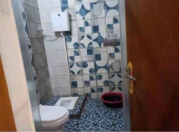 (( دار للبيع ))
حي الجامعه منطقه 28 شارع 15 ركن واجه 7/75 والنزال 13 الطابق الاول استقبال مفتوح على الصاله وصاله وغرفه ومطبخ بارد وحار وتخاريخ داخليه وخارجيه والطابق الثاني 3غرف نوم وصاله وتخاريج والثالث بيتونه على شكل غرفه وسطحين بيت مال جناي مو بياعه شره الارضيه مرمر والجدران سيراميك مطلوب لمصرف الاسكان 63000 

***********  ابو غيث
