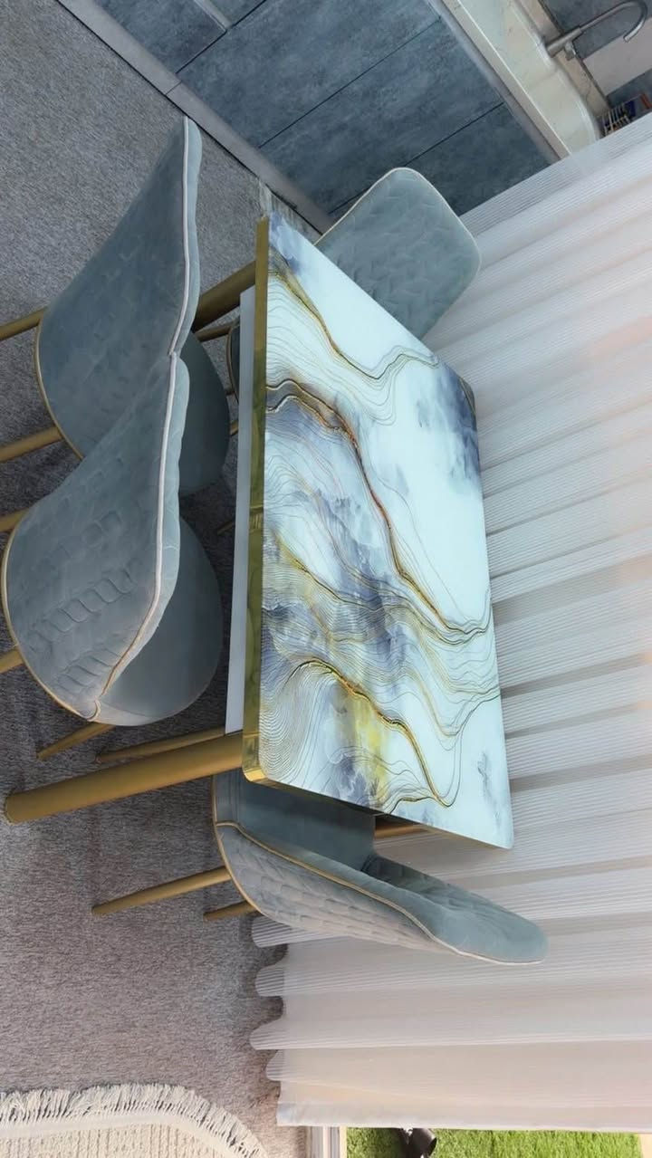 مێز و کورسی زۆر خاوێن چوار کورسی لەگەلە
120 هەزار و محامەلە
*********** أربيل, العراق
