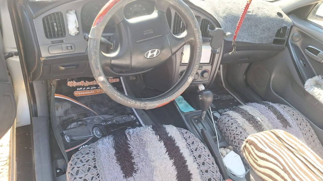 النترا ٢٠٠٤اوتو محرك ٢٠٠٠سنويه تدفئه تبريد تنته شغاله  بأسمي محرك حاويه صار سبوع من شديته ضررهه جامرلغ الخلفي تخم تاير ما ما مصبوغه  بس بيهه تلحيضات من الصبغ مبدل بيهه ربع بجم بس موحادث مكان السياره كنعان بس اتصال *********** رجأء لمو شراي لايتصل ولا يعلق
