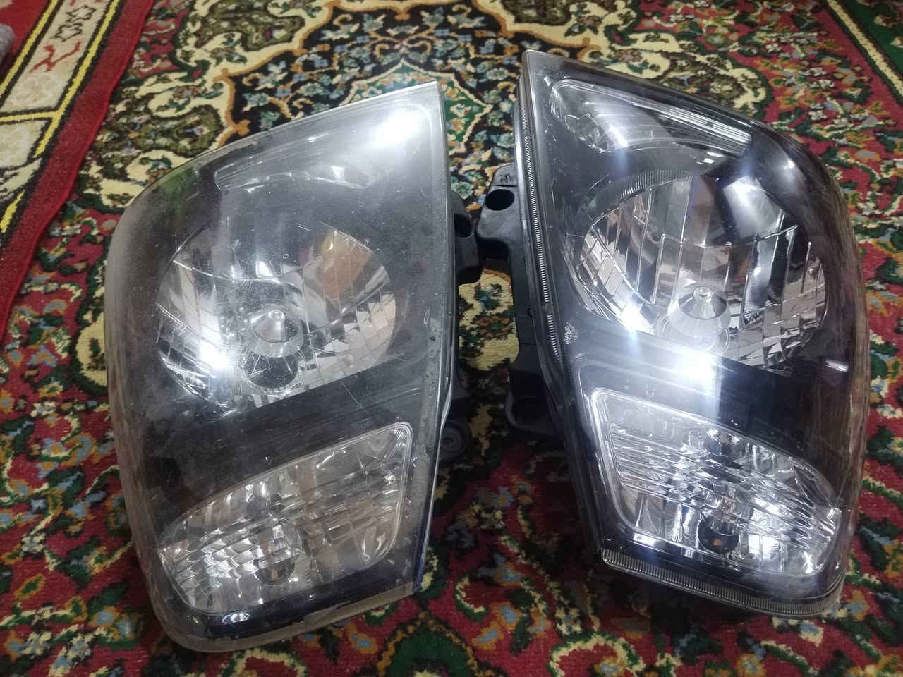 ✅زوج لايت ✅
الايسر بلادي اصلي نضيف كلش
الايمن تجاري جديد مامشدود
السعر 90الف بيهن مجال 
كربلاء 
***********
