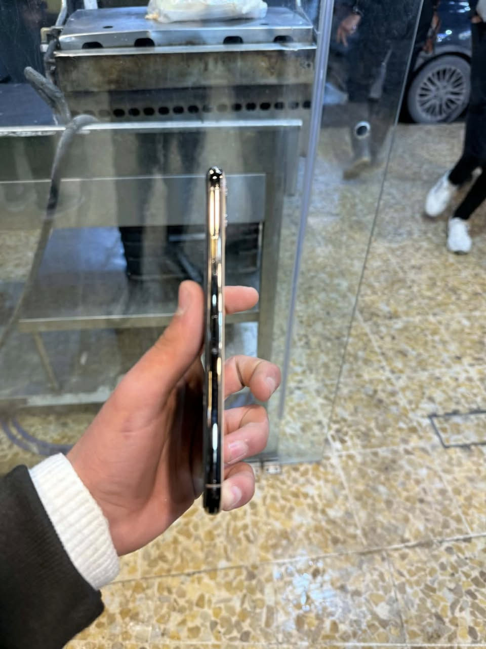 آيفون 11 برو ماكس ذكره 256 جهاز  نظيفةكلش بطارية 75 السعر340 ألف دينار الاستفسار ***********
