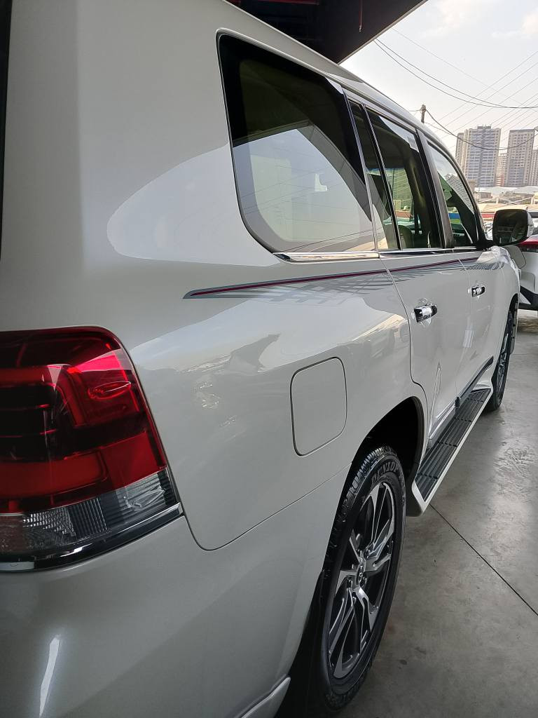 : Toyota Land Cruiser GXR 🚨
🗓️ مۆدێل: 2016
⚙️ جۆری بزوێنەر: 6 پستۆن 
✨ مواسەفات: GXR (شاشە و کامێرا، بەفرگر/Cool Box، کوشنی شۆفێر کارەبایی، لایتی LED)
🛣️ ڕۆیشتوو: 132,000 کیلۆمەتر
🔧 گێڕ و مەکینە: بە شەرت و بێ کرانەوە 
🎨 باری بۆیاخ: بەشەرتی بێ بۆیاخ و بێ سارد (تەقە و ڕەقەی تێدا نییە، زۆر پاکە)
📍 شوێن: سلێمانی
📞 ژمارەی مۆبایل: ***********
(یان بۆ زانیاری زیاتر و ڕێککەوتن لەسەر نرخ، نامە بۆ/خاس بنێر السليمانية, العراق
