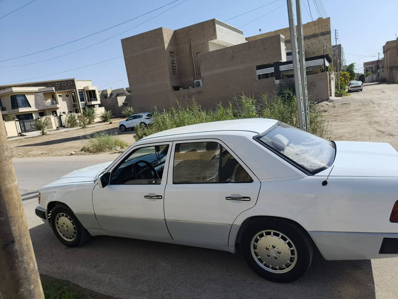 سلام عليكم للبيع مارسدس دب مديل ١٩٨٩بسمي تحويل ثاني يوم هزة  جديده توه هازهة بشهر ٢ جاهزه مكينه كير حداده تخم تاير بل جيس كير مكينة توني شادهن مال كصة ٢٥٠٠ جاهزه ما بيهه نقص برغي قواعد دبل بلاد لا مصلحات ولا مخيسات سياره جديد حيل بيه رشات صبغ فقط الاستفسار اكثر تواصل 
***********
