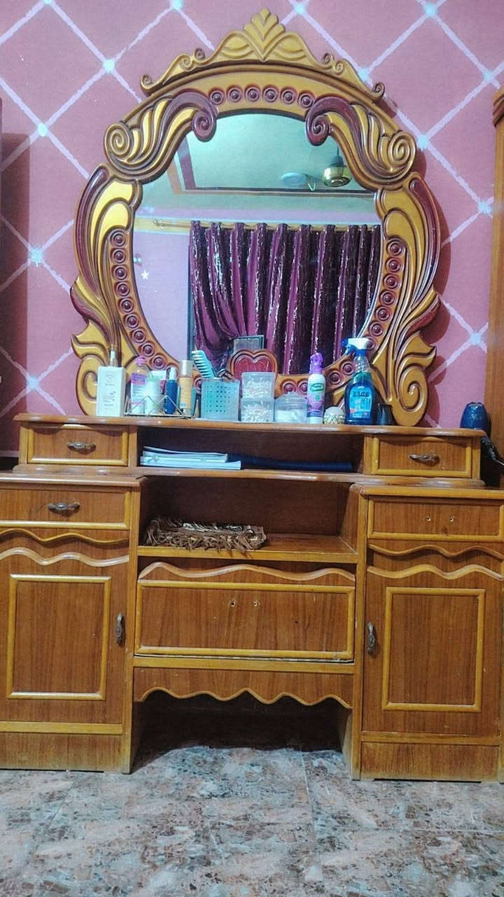 سلام عليكم غرفة نوم البيع صاج عراقي مع دوشك ضغط سعر 750بيهه مجال الي يريد يراسلني او يتصل ***********
