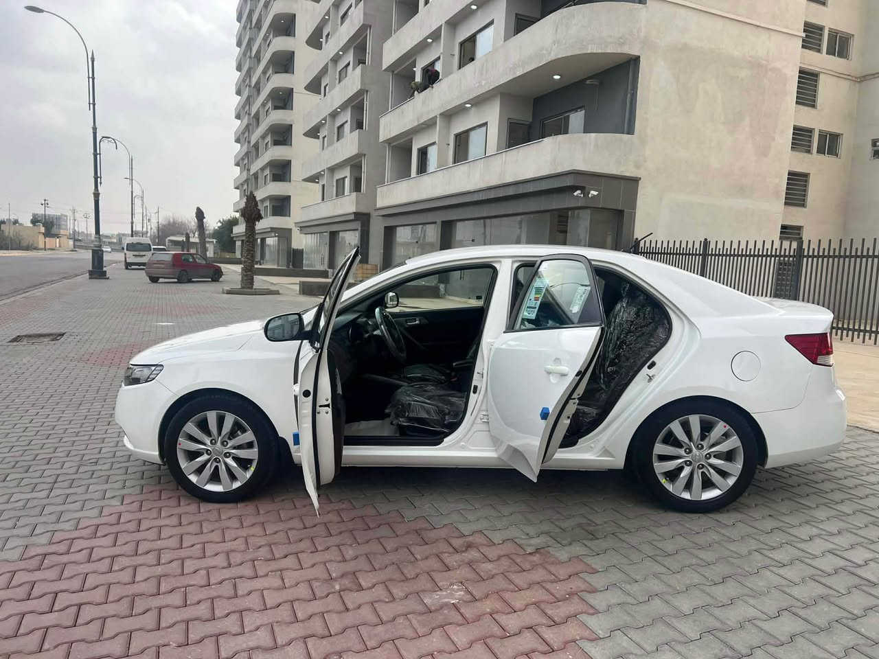 كيا سيراتو موديل2011خليجي 
موبايل***********
محرك دوش حجم16
كفاله عامه لاصبغ لا ضرر
موصفات 
ويل17
مرايه اشاره 
تحمات استيرن
حساس خلفي
بلاجكتو
داخل ماروني
بلوتوث
كير محرك بشرط 
ماشي 180
بشرط تحويل 
مكان سياره كركوك
استفسار*********** كركوك, العراق
