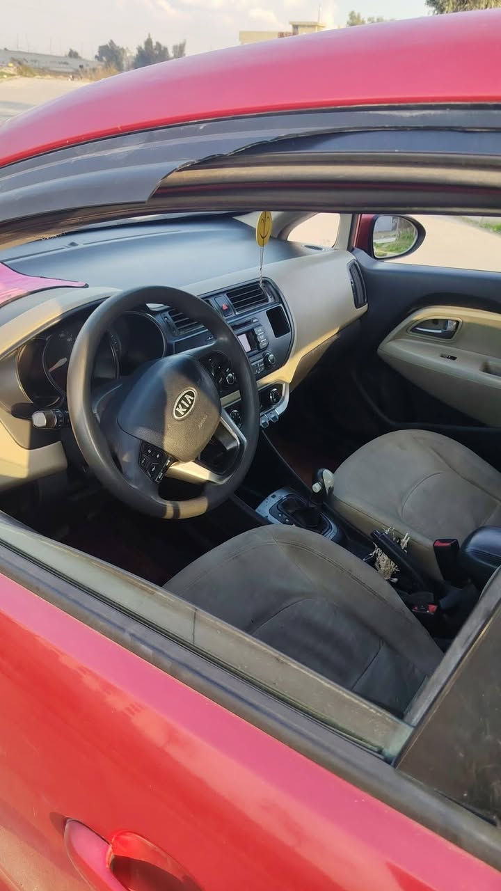 كيا ريو 2012 وارد خليجي
مكينه 16 دوش شرط هي والكير 
تحكمات ستيرن مري شفط واشاير بيهم كامره خلفيه بس مفصوله 
نضام تقليل صرف بانزين ECO
شرط بدون دوانز وعلبانزين العادي 
حماوتها ثابته عليها ادامه من راديتر وملحقاته
السعر 88 وبيها مجال اتصل ودلل 
***********
***********
