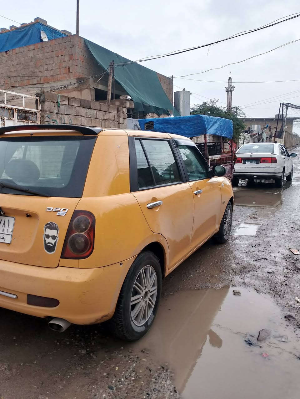 السلام عليكم 
اليفان موديل 13 
مكينه وكير شرط 
بدون ضرار 
كربون بنزين ⛽ 
رقم الماني 
السيارة بل واقع احله من الصورة 
السعر 32 وبيها مجال 
رقم الهاتف ***********
