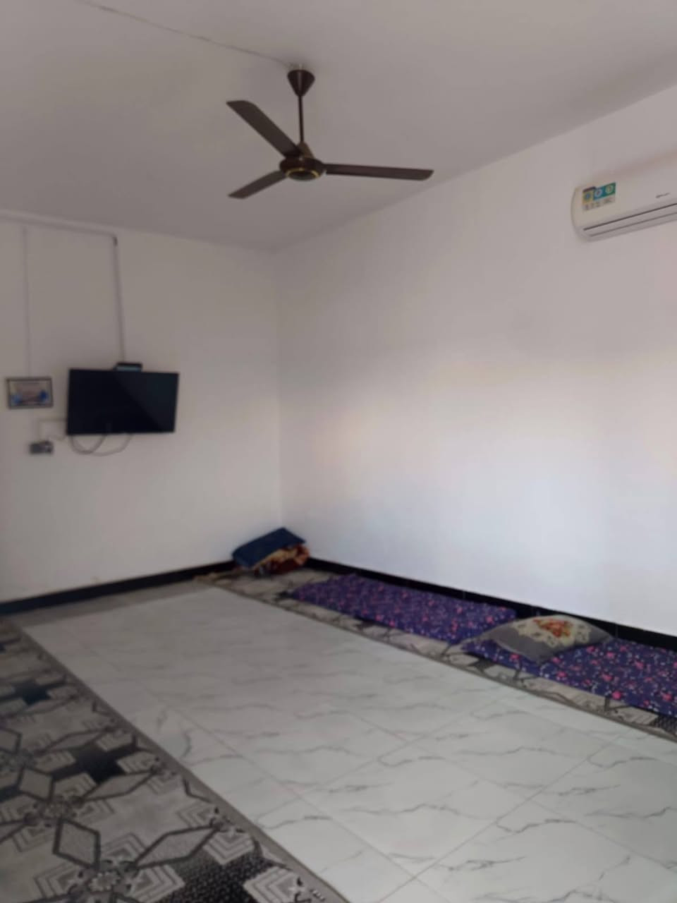 دار المساحة ٢٥٠ متر طابو زراعي سند ٢٥ شارع شلاكة يتكون من ٣ غرف نوم وصالة واستقبال ومطبخ وكراج سيارة بسعر ٥٢ مليون للاستفسار الاتصال على الرقم *********** او مراجعة مكتب الديار
