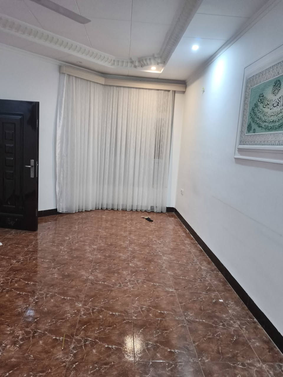 #دار للإيجار طابقين 

#العنوان كركوك -حـي الواسطي - قرب جرزات لطيف 
يحتوي: غرف نوم 2 -ربعه(استقبال)  -هول  - مطبخ حار بارد - صحيات  داخليه  

العقار #حصرًا لدى مكتبنا 
بأمكانكم عـرض عقارتكم لدينا سواءً كانت #بيــع أو ايـجـار 

#عنوان المكتب : حي الواسطي قرب حسينة جعفر الصادق
 للاستفسار الاتصال برقم المكتب
***********
