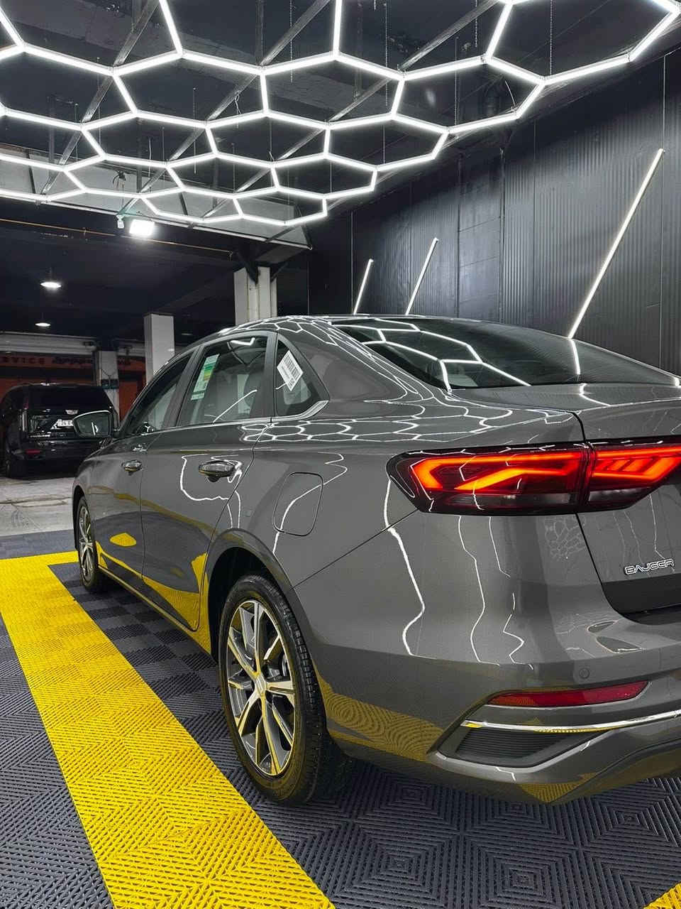 گێلی امگراند ٢٠٢٥ زەمان باجگر 
فول مواسەفات 
٧ هەزار رۆشتوە 
سەیارەکە ٥ ساڵ زەمانی لەگەڵە 
بە ناوی خۆمە -سبوخ و ساردو قنج و قۆپی نیە 
دەعامی بۆ دەعامی بە شەرت 
١٢٦ وەرەقە
*********** كويسينجاك, أربيل
