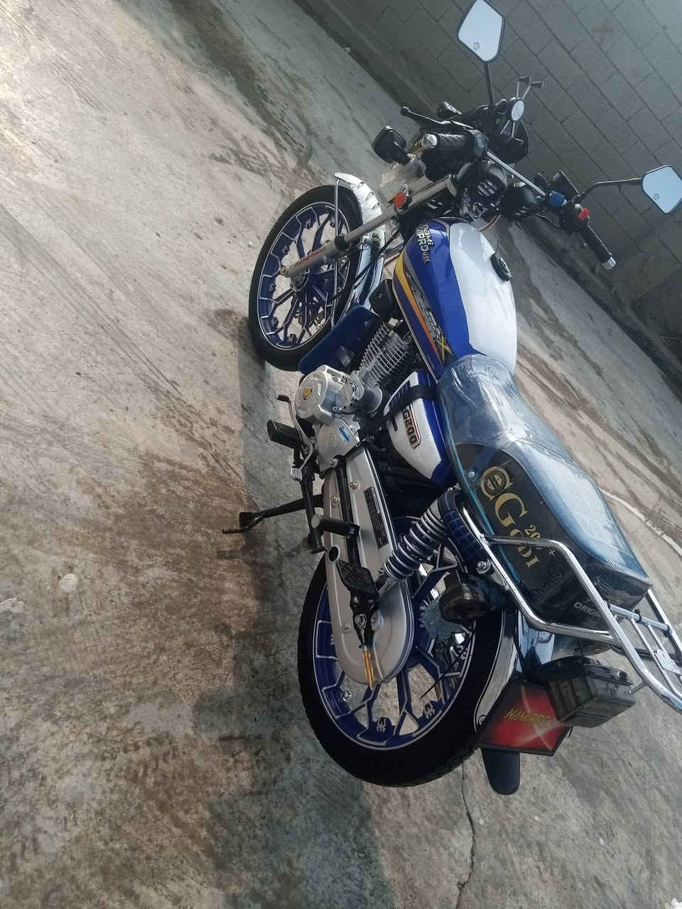 سلام عليكم دراجة للبيع موديل 25محرك 200نضافة فول وضع الشركة محرك سبانه ما طاخته مكان جلولاء للستفسار ***********
