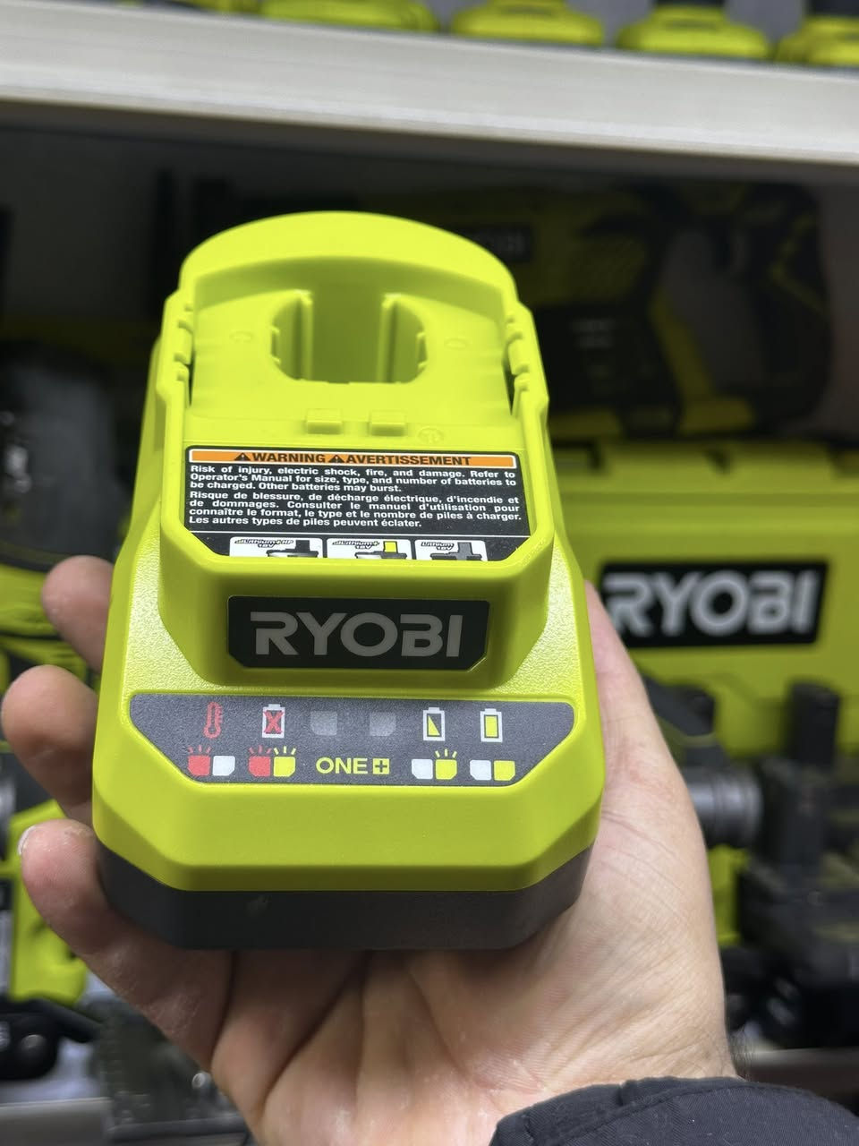 سلام و علیکم متوفر دریل و بطاریە و شاحنە من شرکە ریوبی الیابانی

و لبب من شرکە میک تولس سویدی هیە هم مارکە عالمی و روح ابحث عن میک تولس للکوالیتی مالتهە 
توصیل موجود ***********
