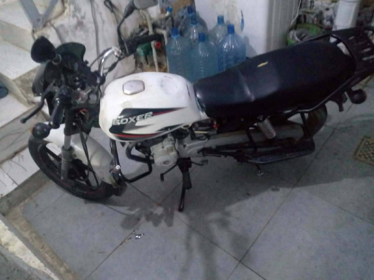 بوكسر للبيع بدون رقم مامرقمه
موديل 2022 مكينه شرط شلعه ومعدل وناعمه
دراجه خير من الله بوجهك للشغل ماناقصه اي شي 
سعر ٨٠٠ وبيها مجال 
*********** عنوان خضراء
