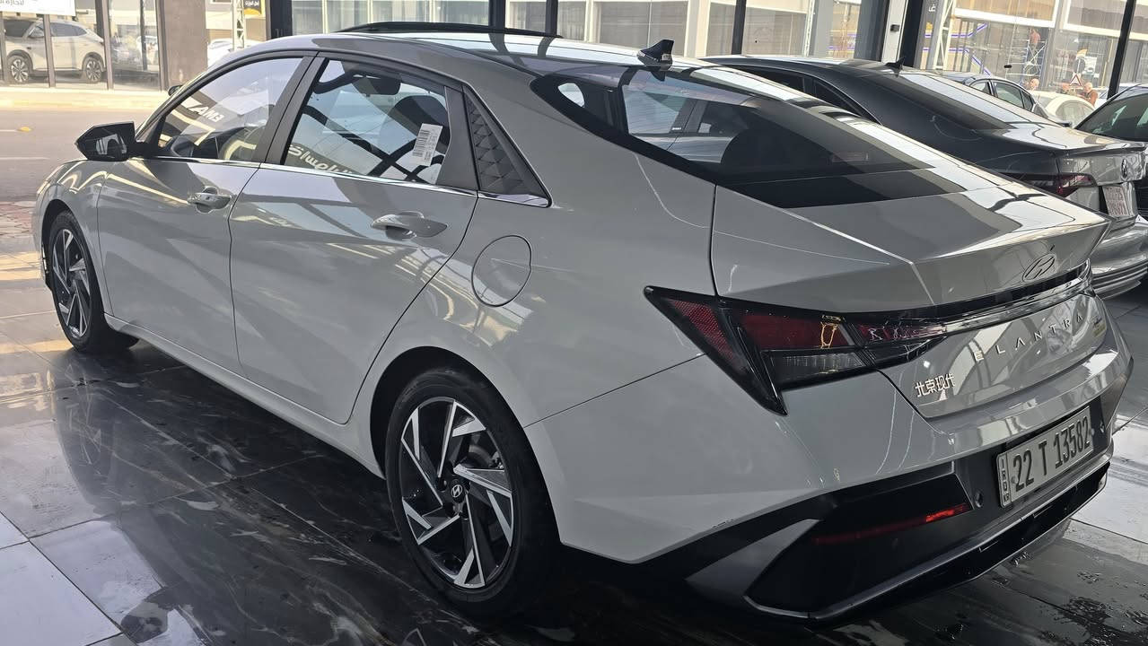 لانترا صيني متوفر 2025 فول مواصفات ماشي 12300 كيلومتر الاتصال *********** السعر 14900$
