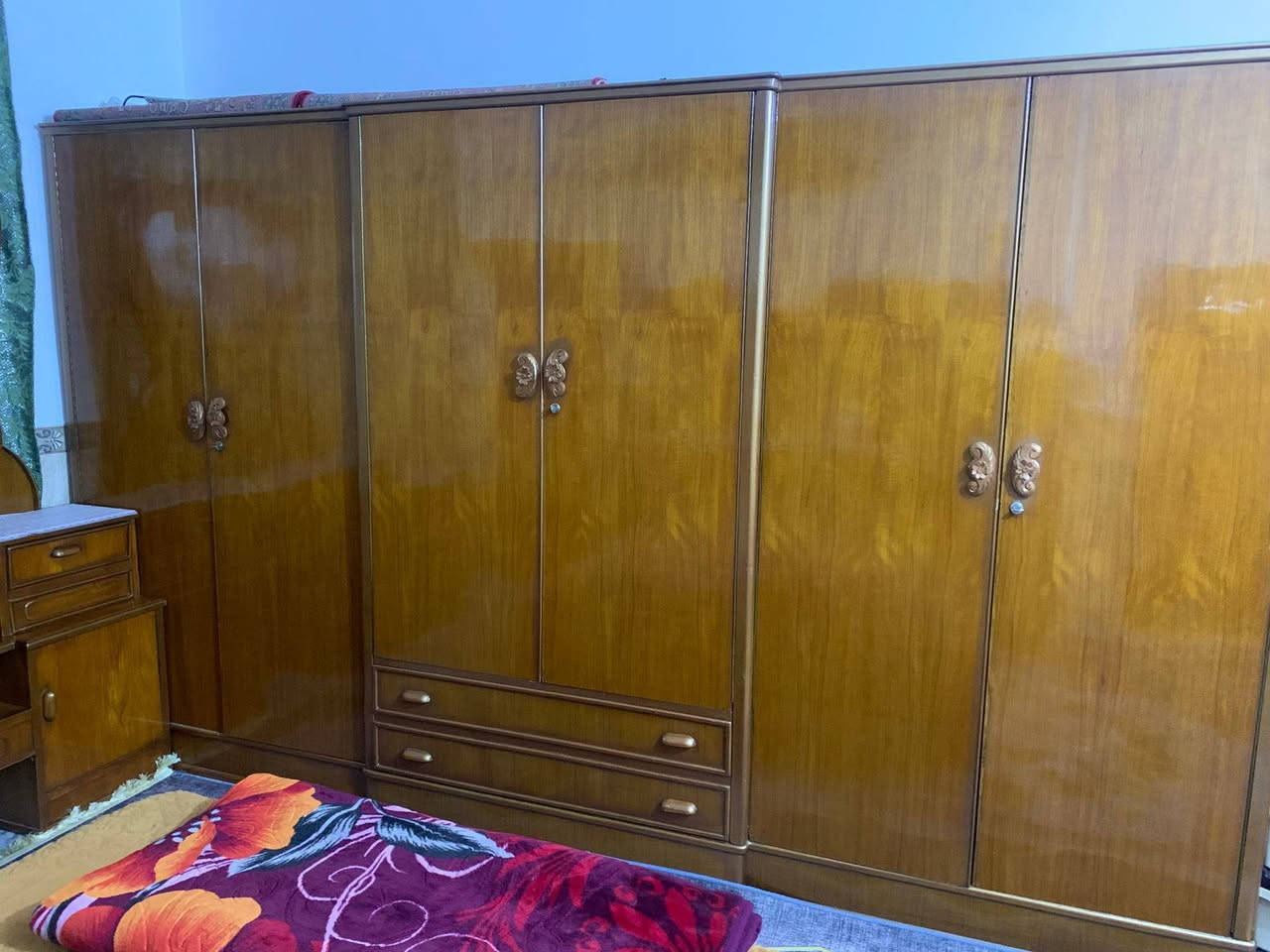 السلام عليكم غرفه تسكام صاج العنوان الكفل منطقه المراديه الجدوع السعر 650 الاتصال ع الرقم مكلف بالنشر صاحب الغرفه ***********
