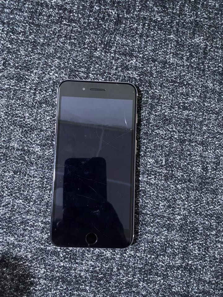 يفون 7 بلاص ذاكرة 128 كامل شغال سيمكارت بصمه جهاز كامل شغال سعره 80 وبي مجال ***********
