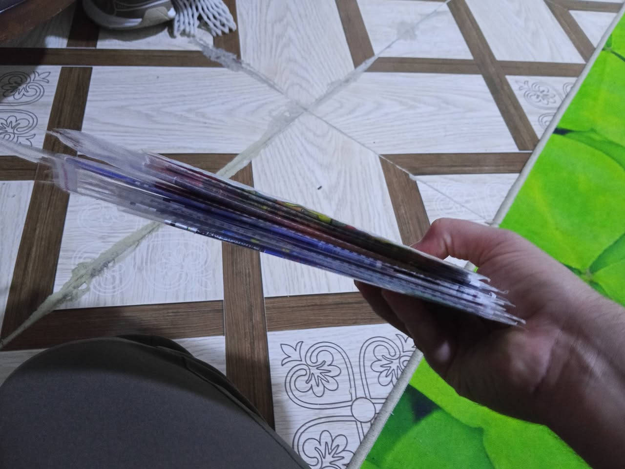 السلام عليكم جهاز بلاي ستيشن 2 ومحور وياه تجي تحويله زائد العاب منوعه زائد يدتين جهاز نظيف الاقراص الاصليه والكوبي يشغل السعر 60 الرقم ***********
